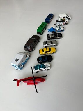 HOT WHEELS, MATCHBOX & Assorted Kids Vehicle Bundle